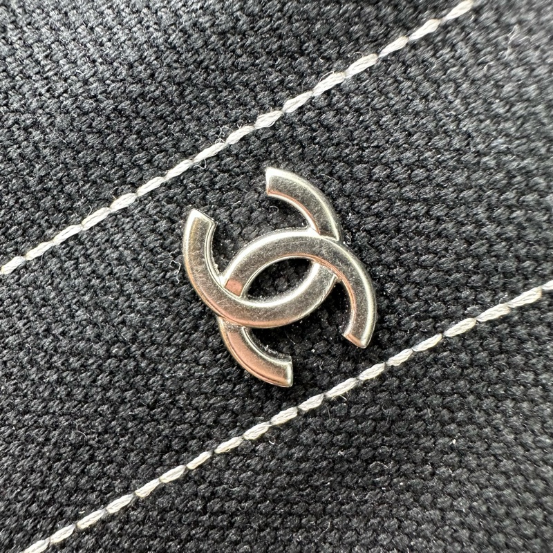 CHANEL 23P Deauville 黑白色銀扣沙灘Tote bag 晶片款-23