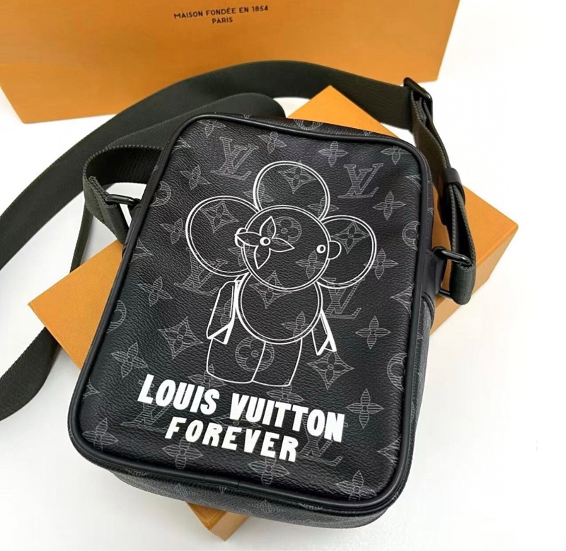 Louis Vuitton 路易威登 Pop Up聯名款 Vivienne 老花滿印相機包 單肩包 斜挎包  尺寸約22x16-1