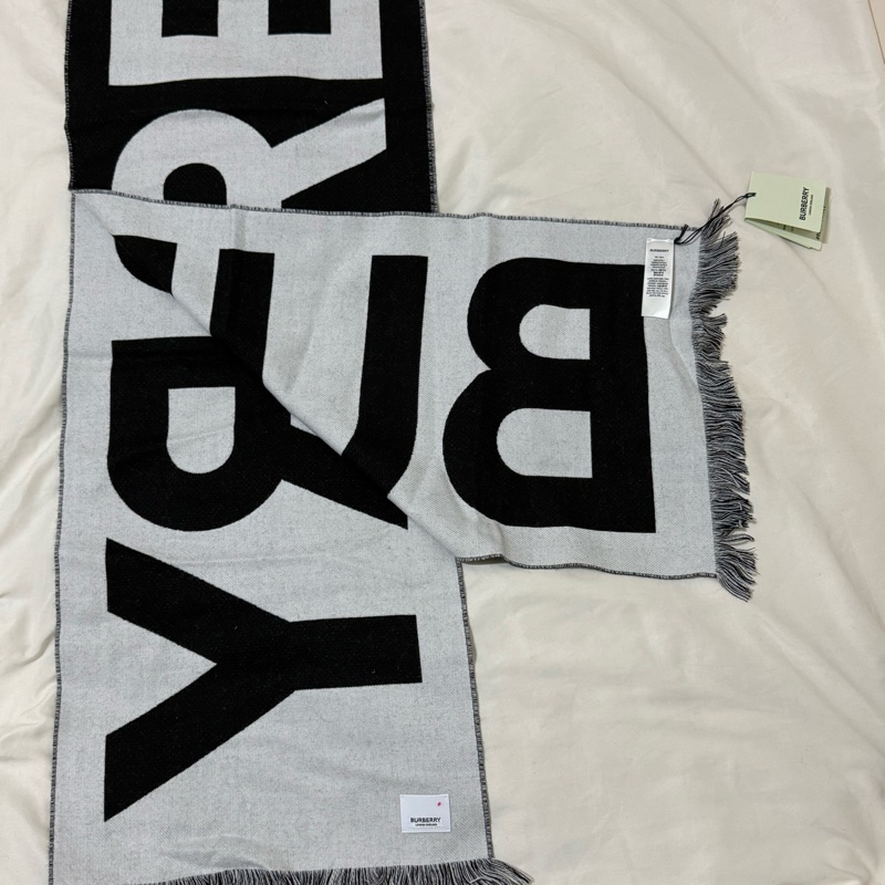 全新特價Burberry 大字母雙面羊毛圍巾-0