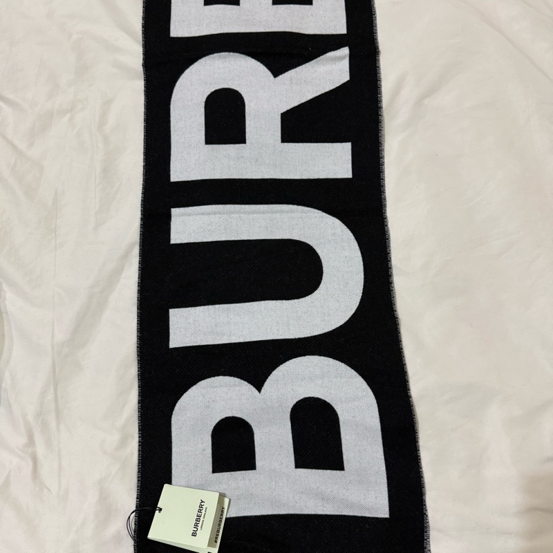 全新特價Burberry 大字母雙面羊毛圍巾-2