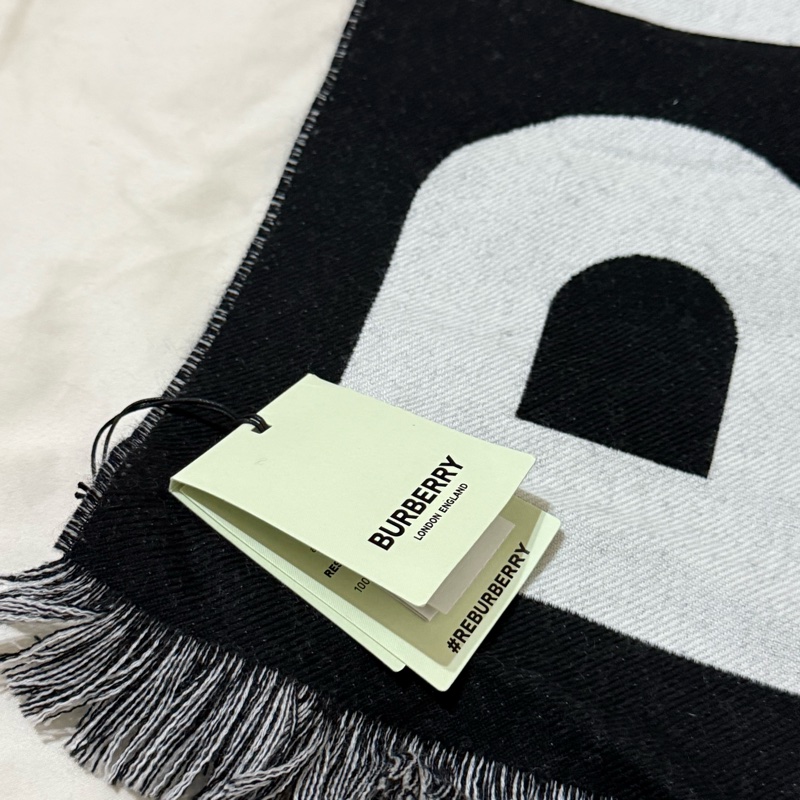 全新特價Burberry 大字母雙面羊毛圍巾-3