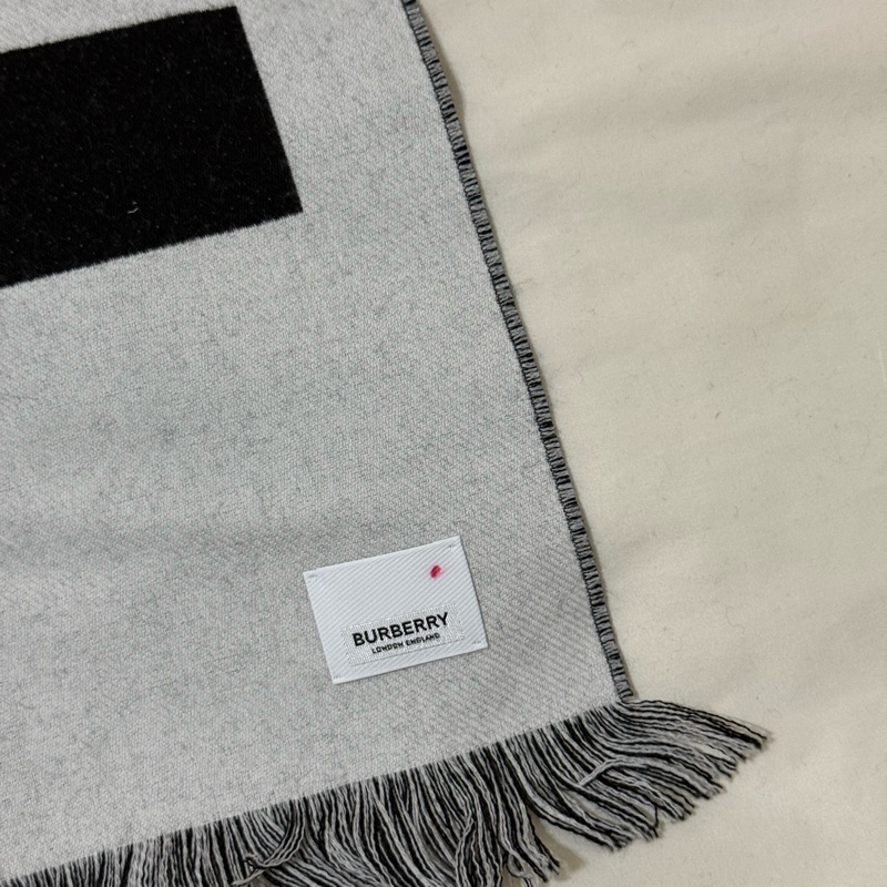全新特價Burberry 大字母雙面羊毛圍巾-6