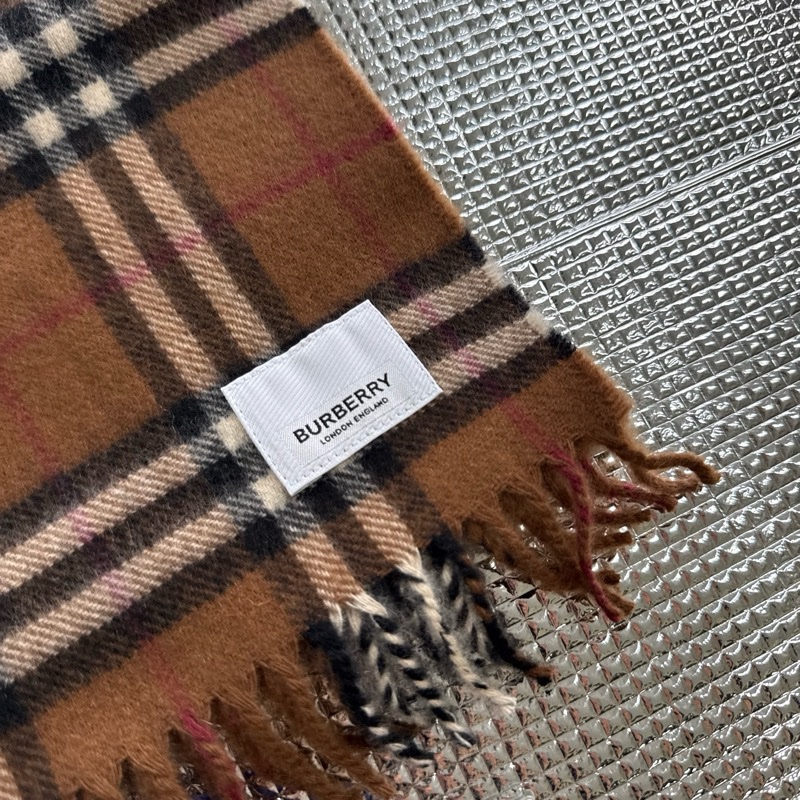 「特價」（童）全新BURBERRY ［專櫃價12200］羊絨格紋圍巾 博柏利-1