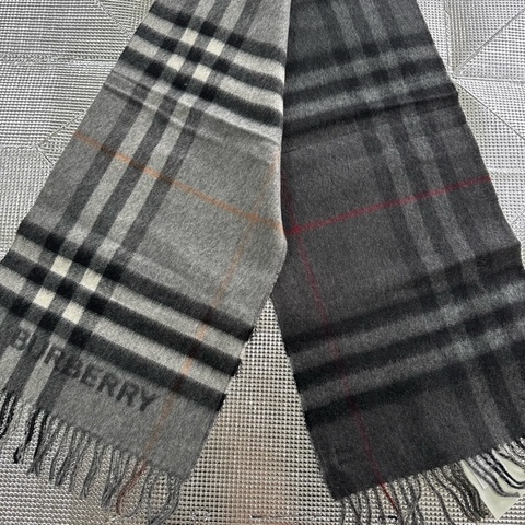 「員購特價」全新BURBERRY ［專櫃價22900］雙面羊絨格紋圍巾