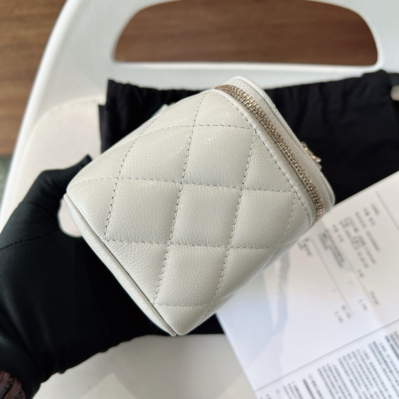 Chanel香奈兒24S金扣淡灰色荔枝紋牛皮化妝包長款盒子包-1