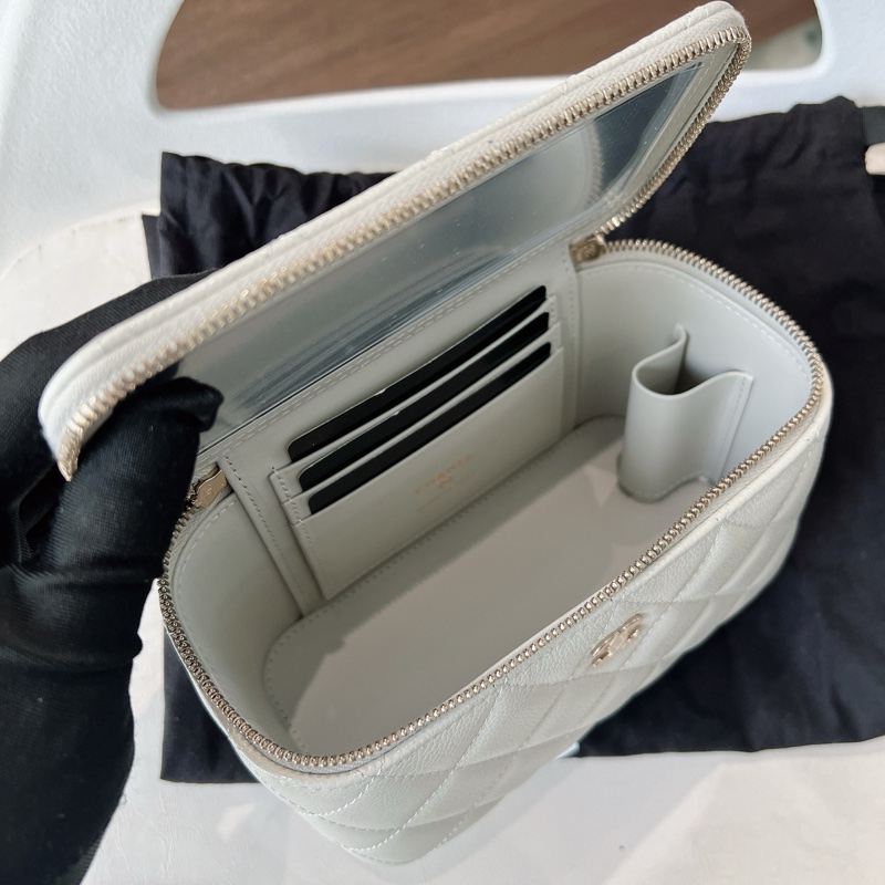 Chanel香奈兒24S金扣淡灰色荔枝紋牛皮化妝包長款盒子包-5