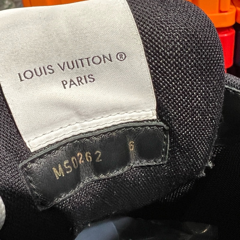 Lv trainer 黑白魔術貼Uk6-6