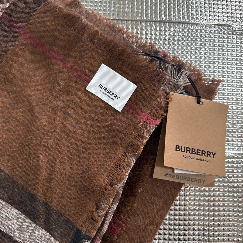 「員購特價」全新BURBERRY ［專櫃價14900］經典格紋羊毛桑蠶絲圍巾-6