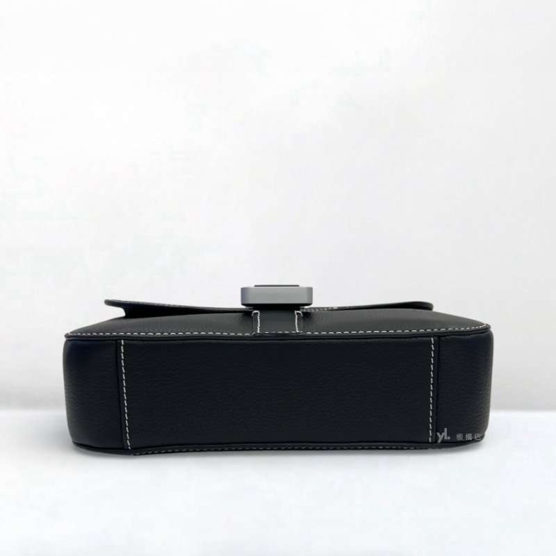 S5243-DIOR包包 Saddle小型黑牛皮翻蓋郵差包-4