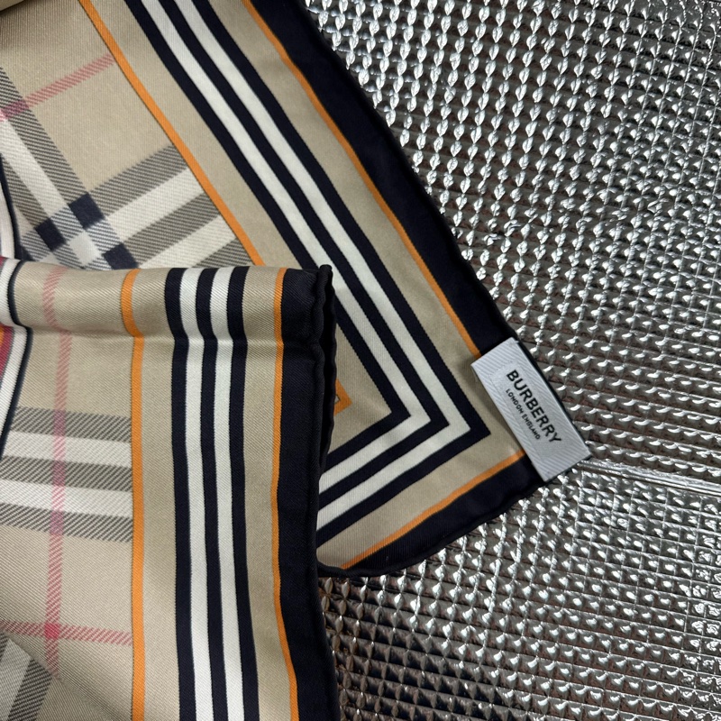 「員購特價」全新BURBERRY 格紋圖案真絲絲巾(米色)博柏利絲巾-10