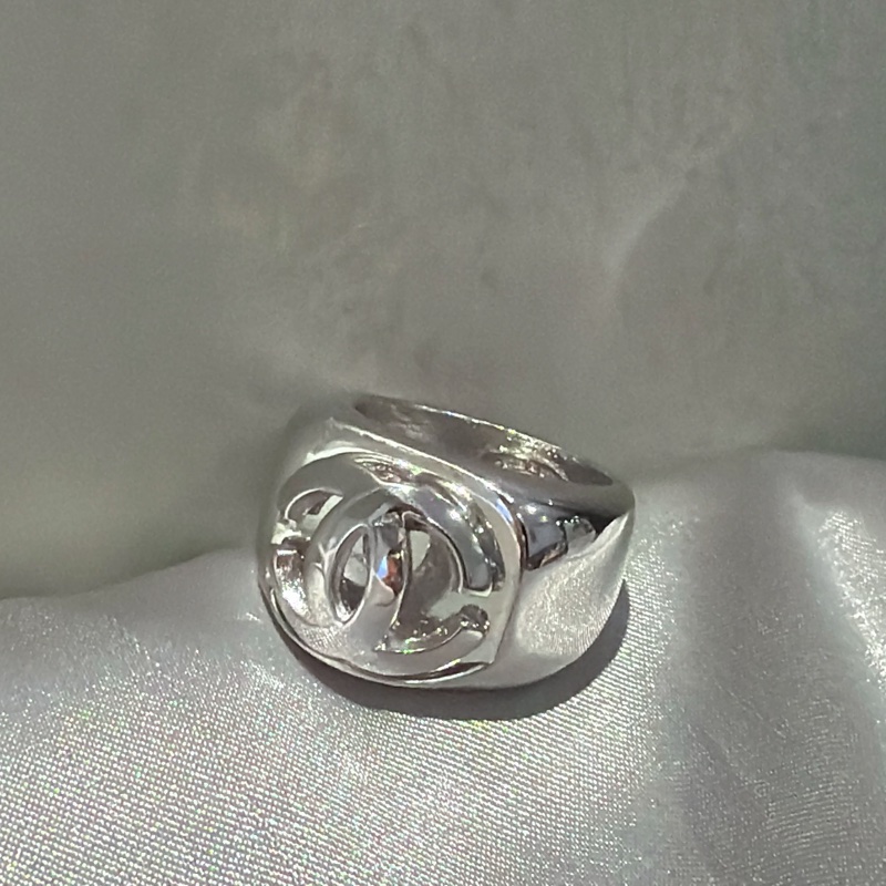 Chanel 銀色戒指寬版®️經典大Logo立體鏤空-2