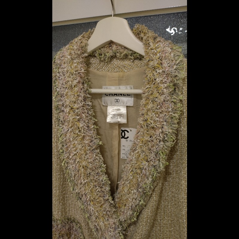 Chanel 駝色毛呢嫩綠毛毛邊短版外套-3