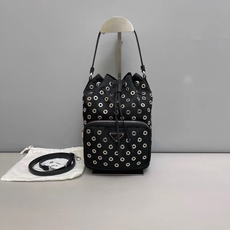 Prada普拉達 黑色尼龍洞洞抽繩水桶包-0