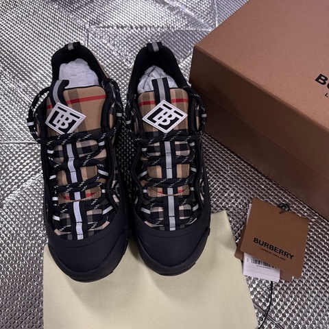 全新Burberry 時尚童鞋/經典格紋/好穿耐走