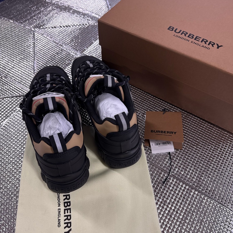 全新Burberry 時尚童鞋/經典格紋/好穿耐走-7