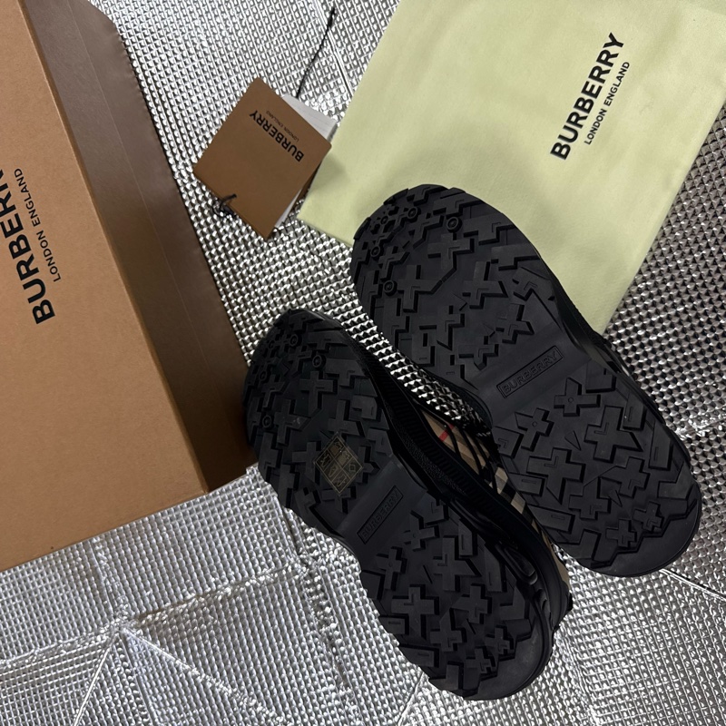 全新Burberry 時尚童鞋/經典格紋/好穿耐走-9