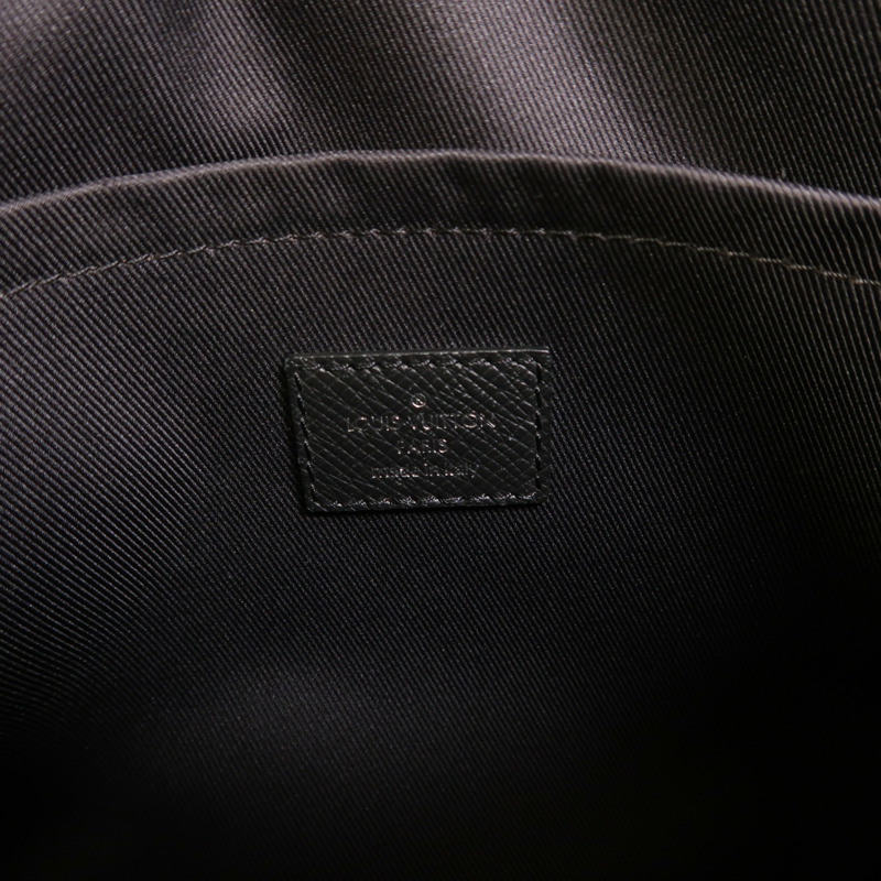 LOUIS VUITTON Monogram Eclipse/Taiga Outdoor Messenger銀扣肩背袋-5