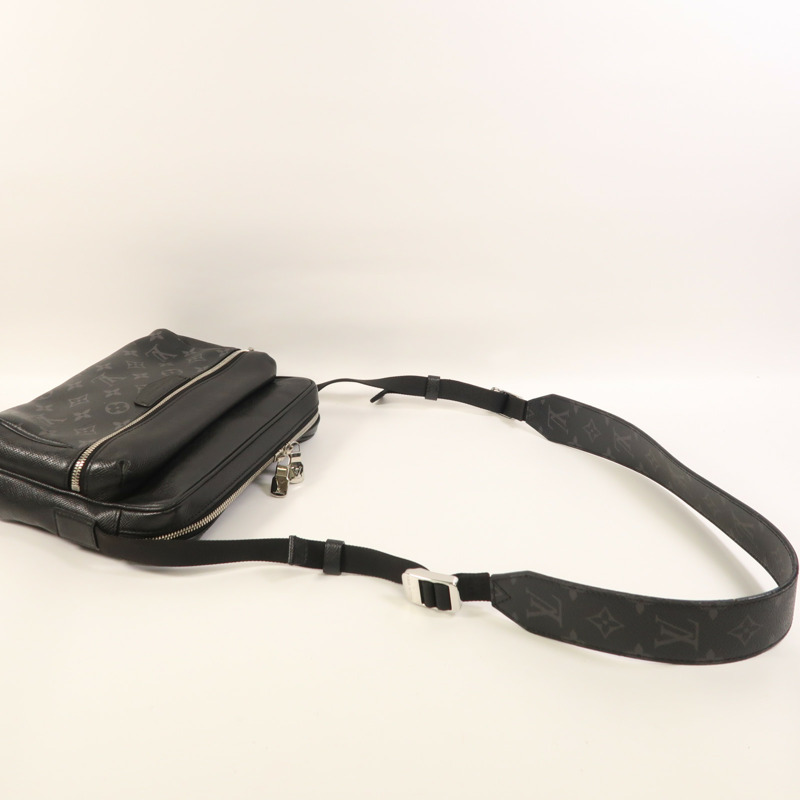 LOUIS VUITTON Monogram Eclipse/Taiga Outdoor Messenger銀扣肩背袋-7