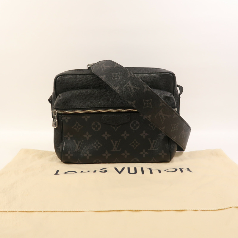 LOUIS VUITTON Monogram Eclipse/Taiga Outdoor Messenger銀扣肩背袋-8
