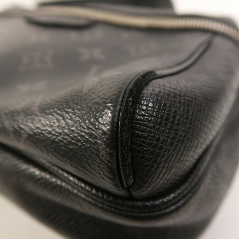 LOUIS VUITTON Monogram Eclipse/Taiga Outdoor Messenger銀扣肩背袋-9