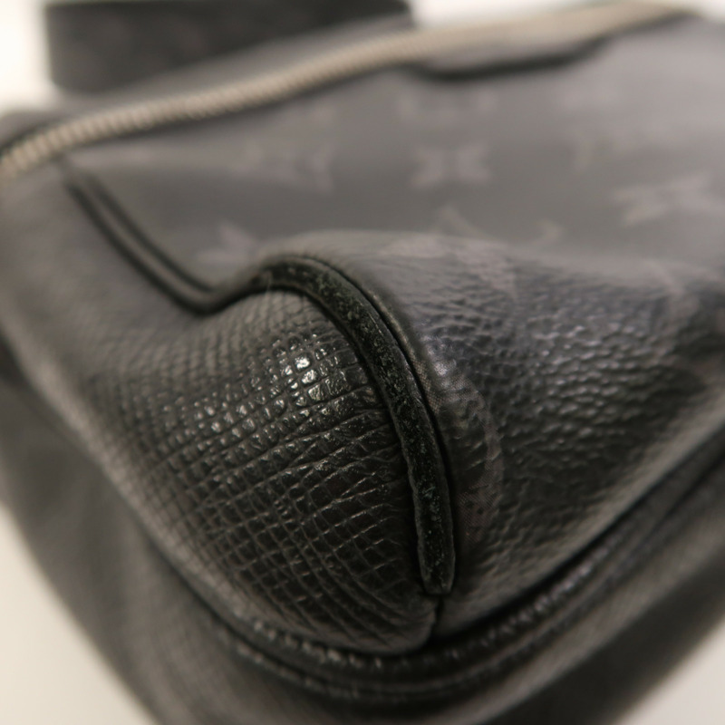 LOUIS VUITTON Monogram Eclipse/Taiga Outdoor Messenger銀扣肩背袋-10