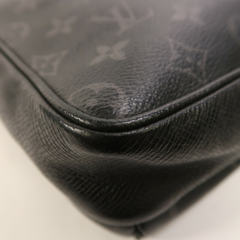 LOUIS VUITTON Monogram Eclipse/Taiga Outdoor Messenger銀扣肩背袋-12
