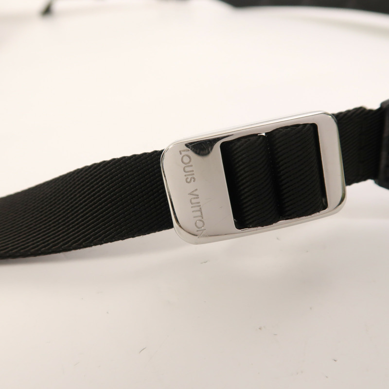 LOUIS VUITTON Monogram Eclipse/Taiga Outdoor Messenger銀扣肩背袋-13