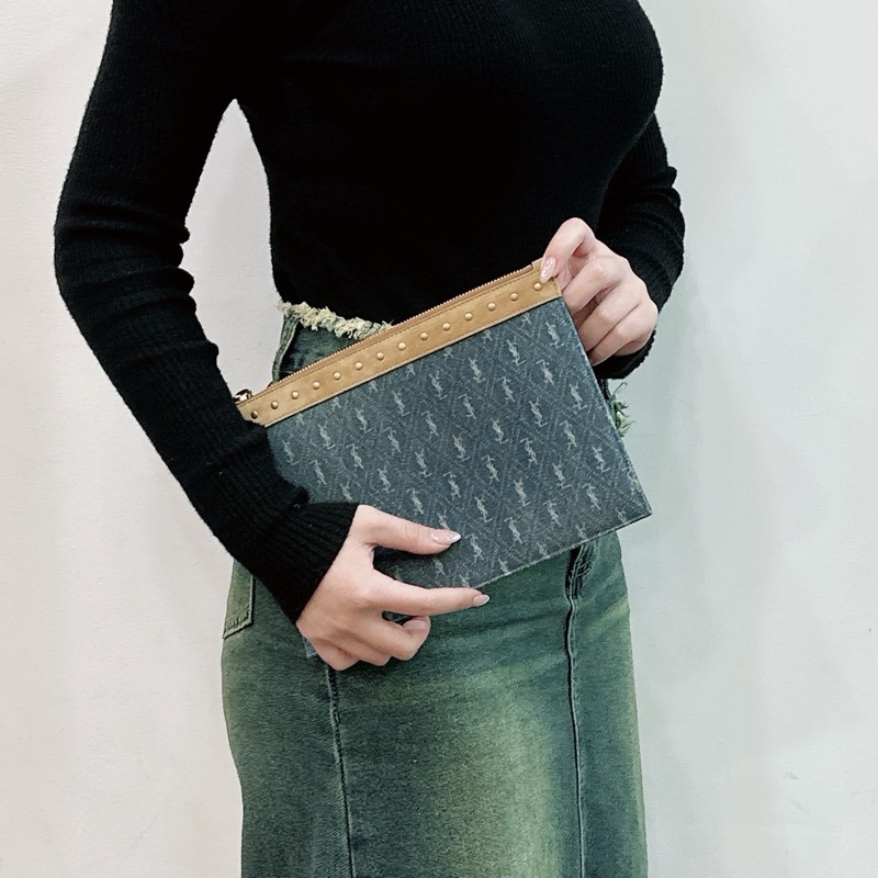 莉亞精品♡Ysl 棕牛仔老花手拿包 二手美品-1