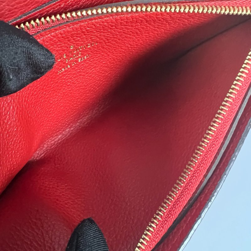 LV M60302 紅金扣牛皮壓紋長夾-5