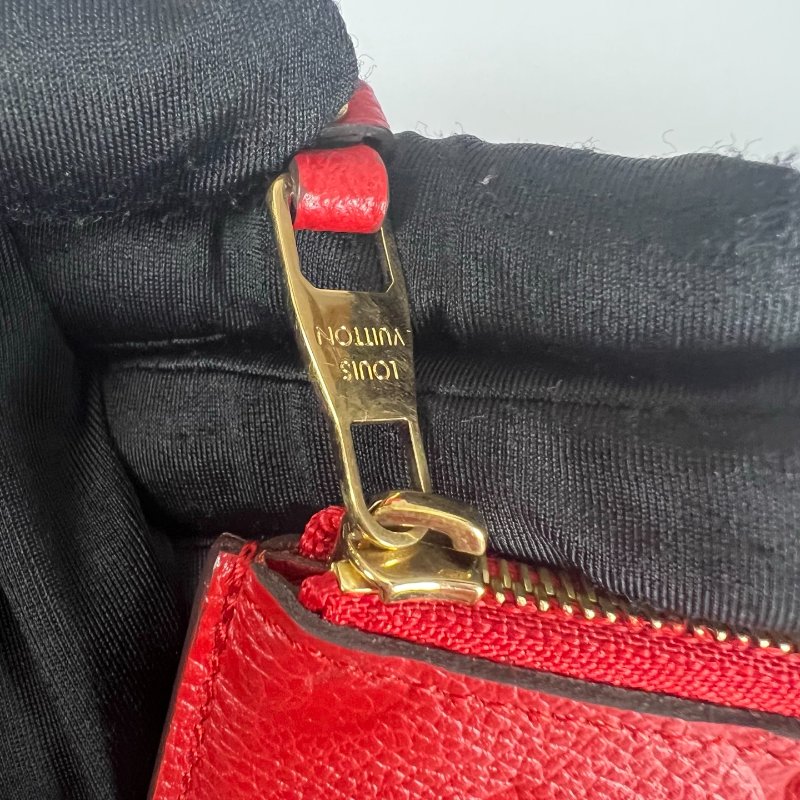 LV M60302 紅金扣牛皮壓紋長夾-16