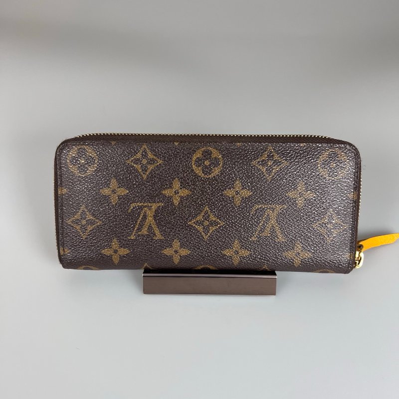 LV M60744 老花拼黃ㄇ拉長夾-1