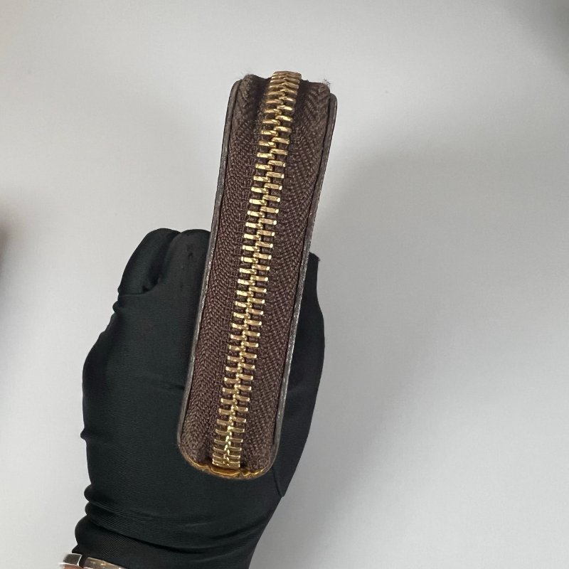 LV M60744 老花拼黃ㄇ拉長夾-2