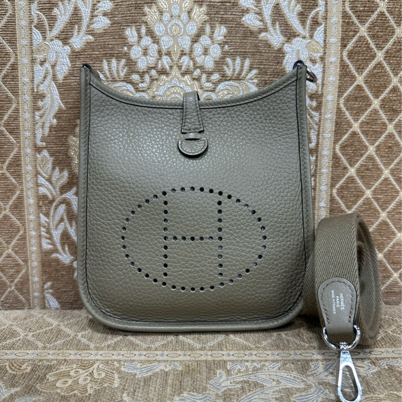 Hermes 8Q馬爾法米色Beige Marfa Clemence皮銀釦Mini Evelyne16Amazone斜背包 H069426-0