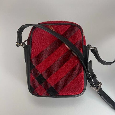 BURBERRY 紅絨毛格紋手機包