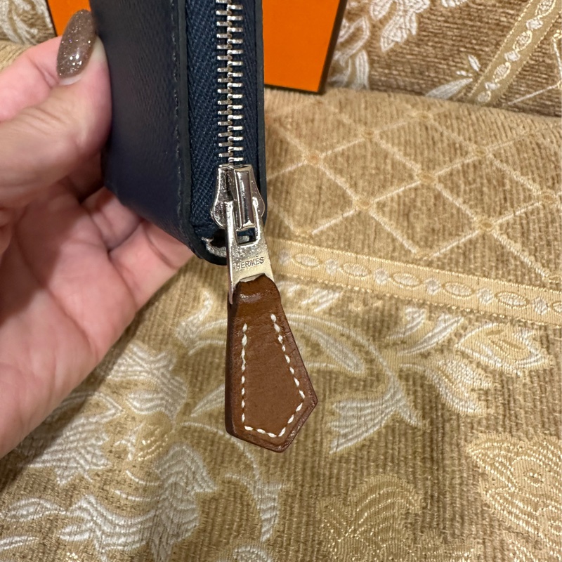 Hermes 普魯士藍Epson銀釦內藍圖騰Silk In ㄇ拉絲巾零錢包H085889CKAB-2