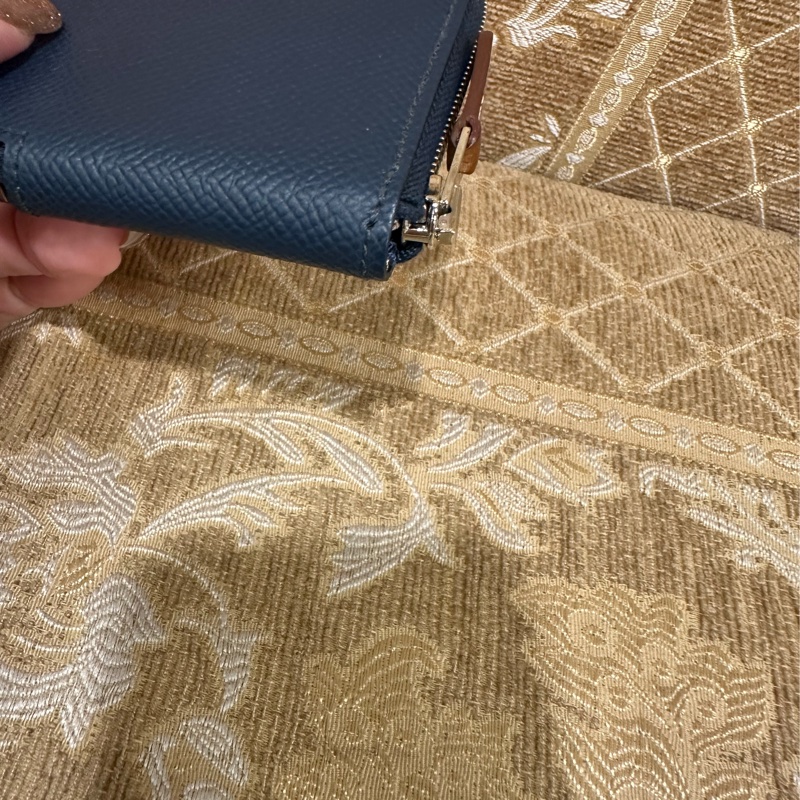 Hermes 普魯士藍Epson銀釦內藍圖騰Silk In ㄇ拉絲巾零錢包H085889CKAB-3