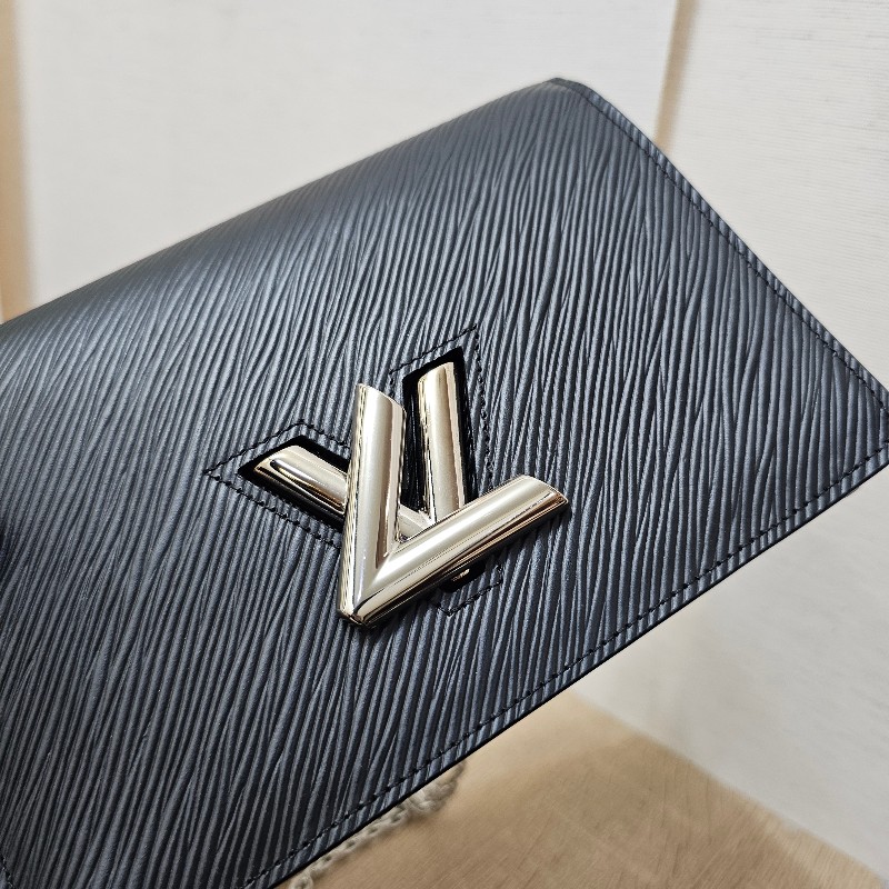 [耐看Woc選擇,新年福利🧧] LV黑牛皮水波紋銀釦Twist Woc斜背鏈包-3