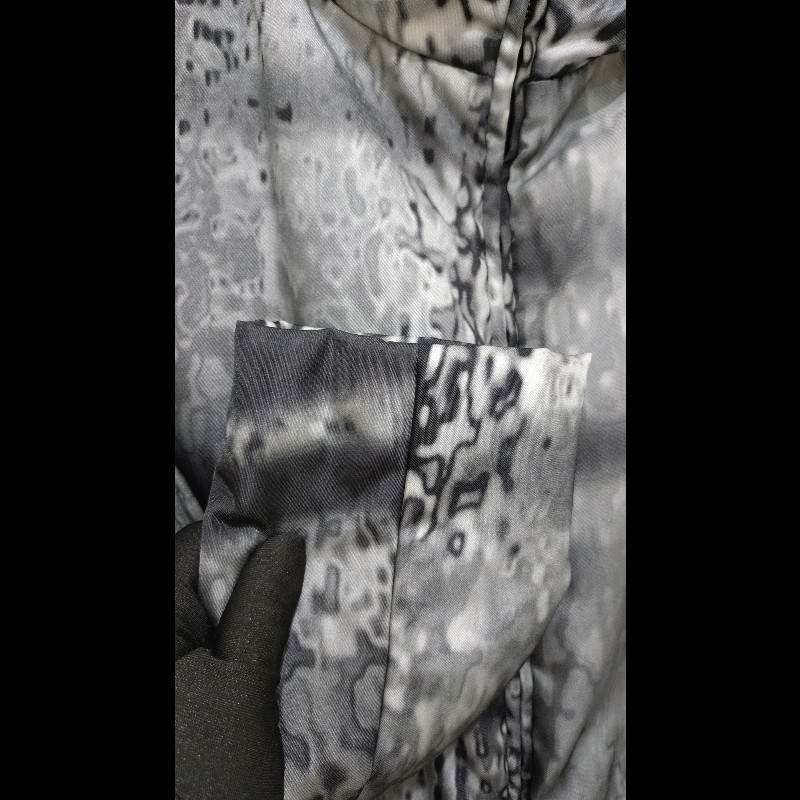 Prada 灰白點點尼龍外套-16