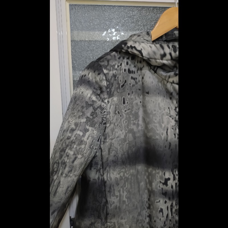 Prada 灰白點點尼龍外套-27