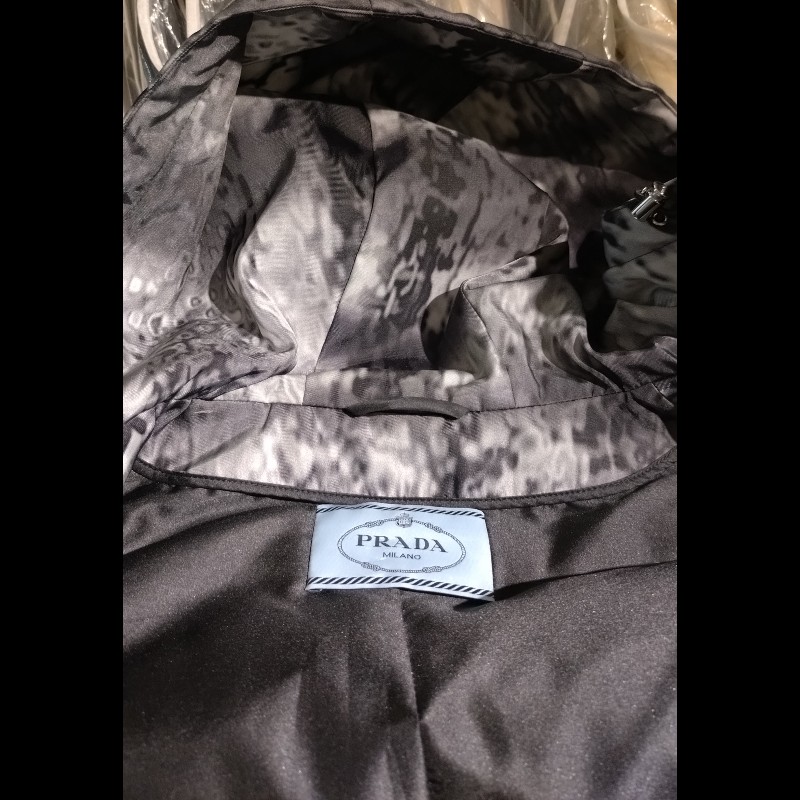 Prada 灰白點點尼龍外套-28