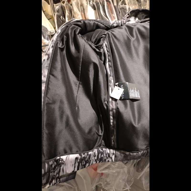 Prada 灰白點點尼龍外套-37