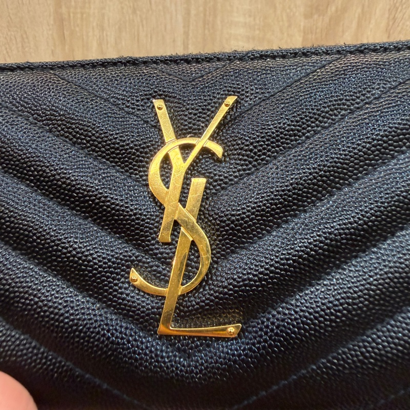 YSL 黑魚子醬牛皮金釦ㄇ拉12卡長夾-1