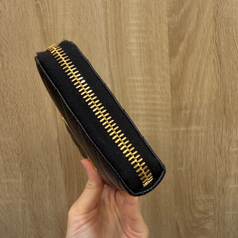 YSL 黑魚子醬牛皮金釦ㄇ拉12卡長夾-2