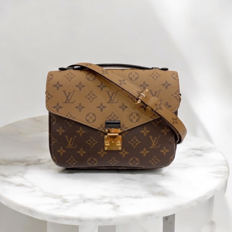 莉亞精品♡ LV M41465 拼色郵差包 二手-0