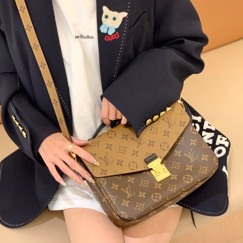 莉亞精品♡ LV M41465 拼色郵差包 二手-1