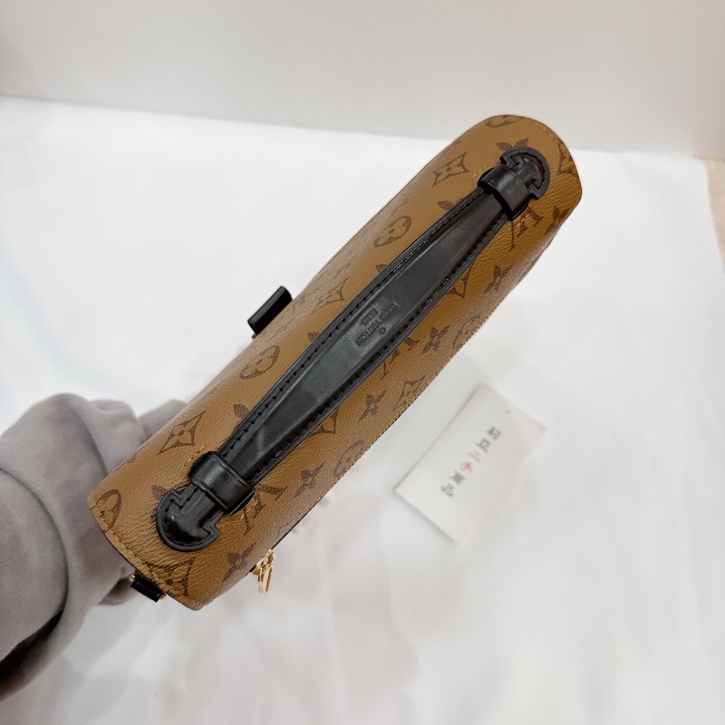 莉亞精品♡ LV M41465 拼色郵差包 二手-4