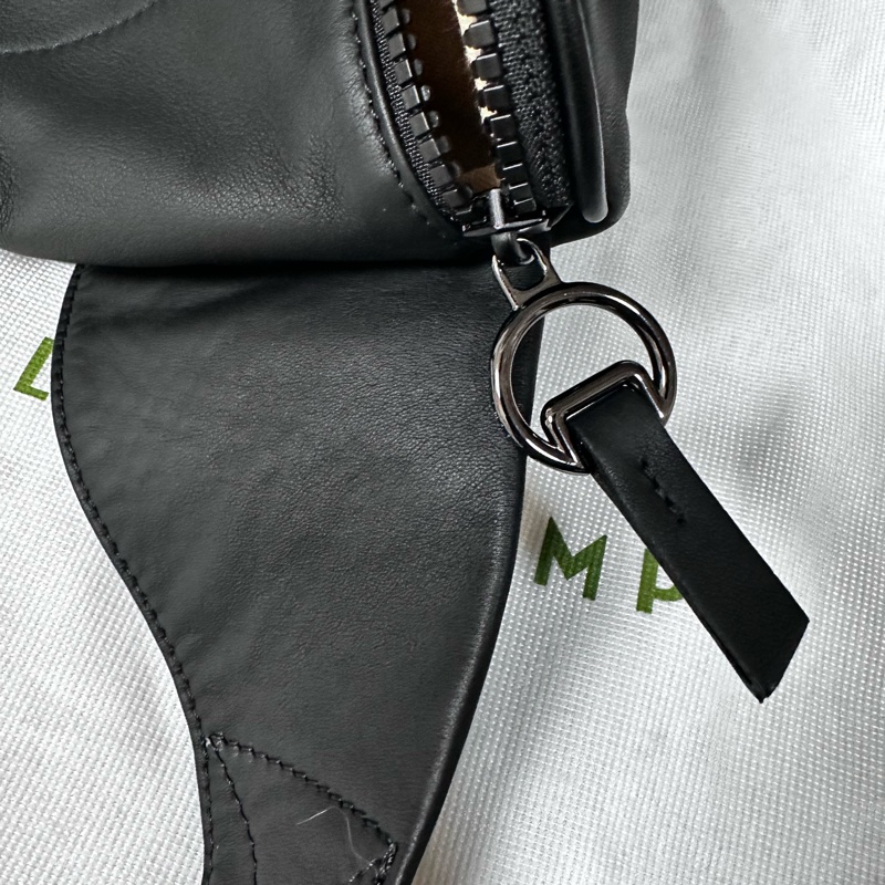 LONGCHAMP 精品小牛皮側背包-11