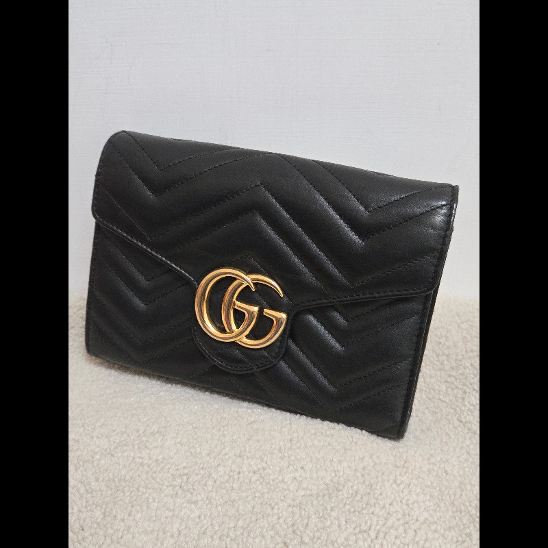 Gucci GG Marmont 黑金 WOC 鏈帶包 經典山形紋-6