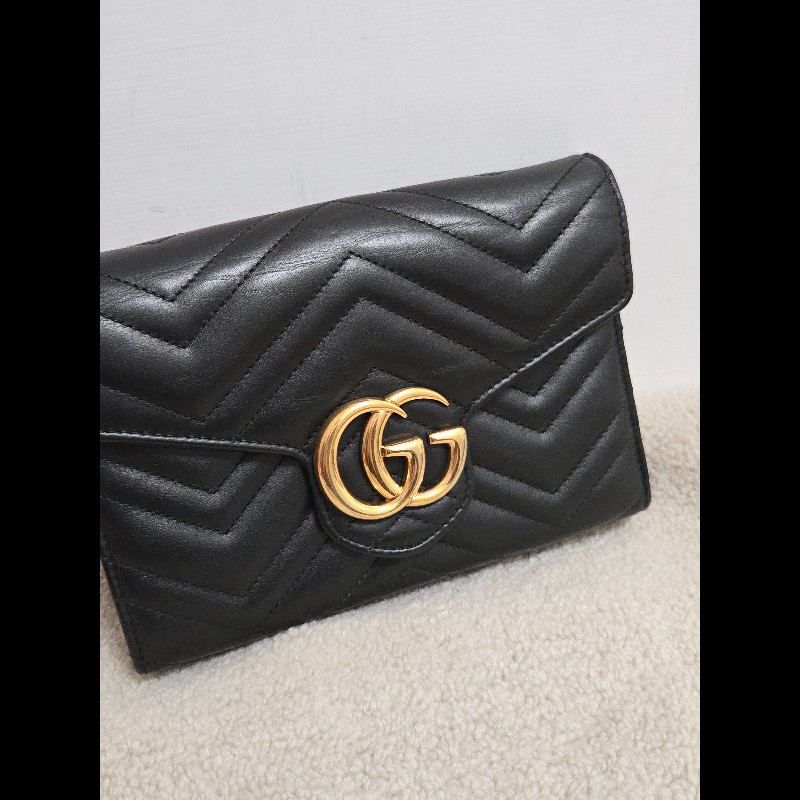 Gucci GG Marmont 黑金 WOC 鏈帶包 經典山形紋-7