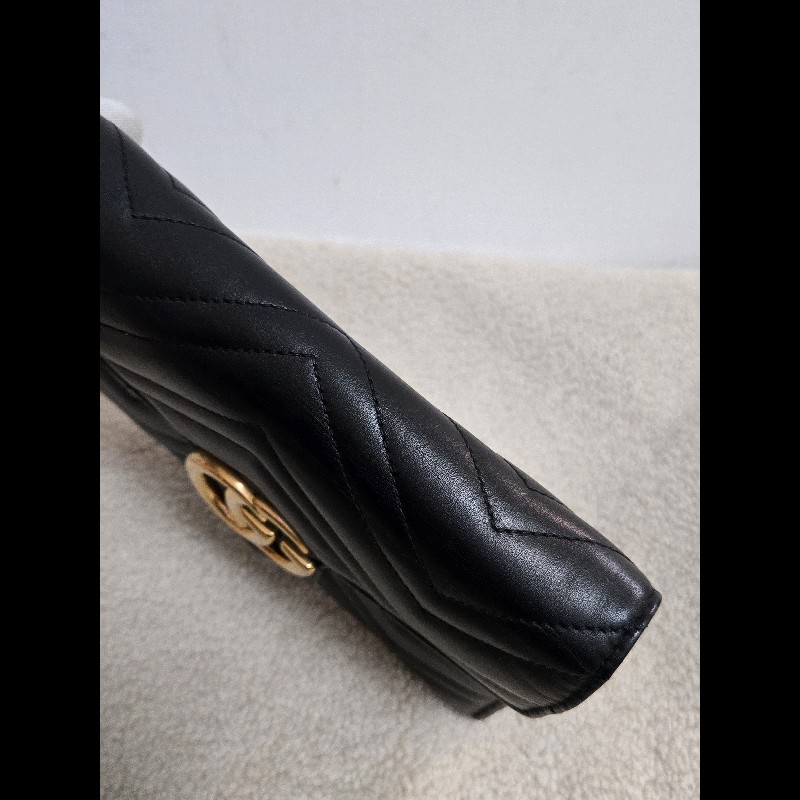 Gucci GG Marmont 黑金 WOC 鏈帶包 經典山形紋-10